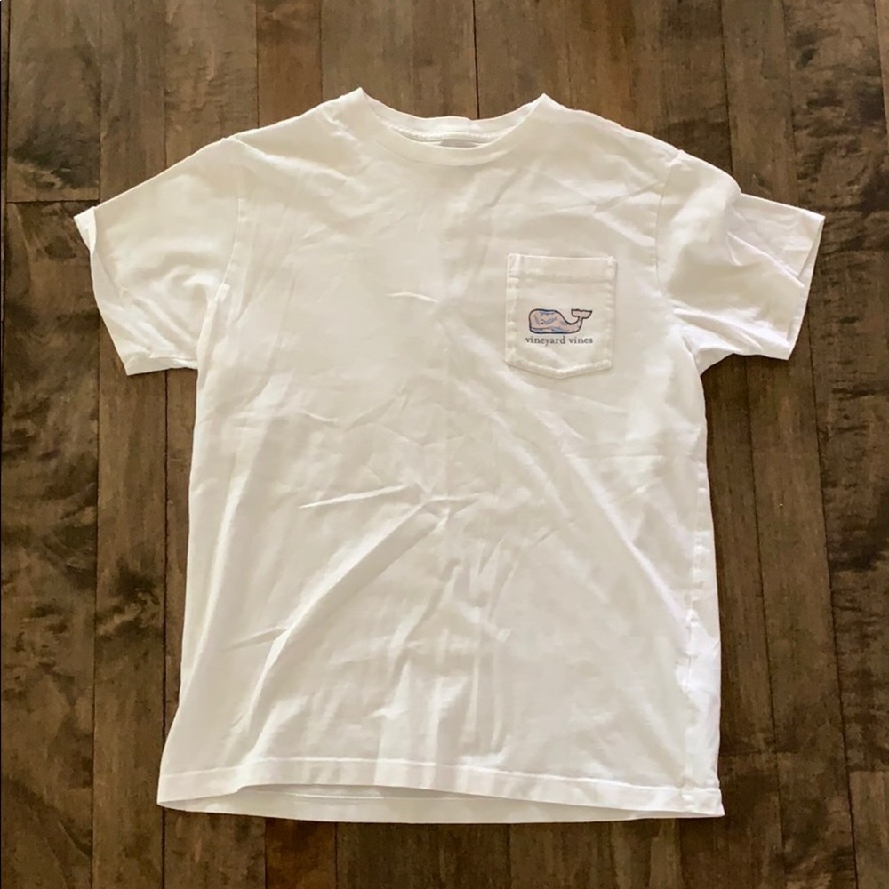 Vineyard Vines youth large tshirt